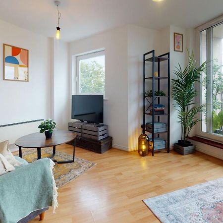 Cozy Hackney Apartment ロンドン エクステリア 写真